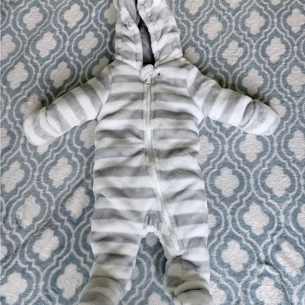 Wonder Nation Gray Striped Kids Footie Size 6 months